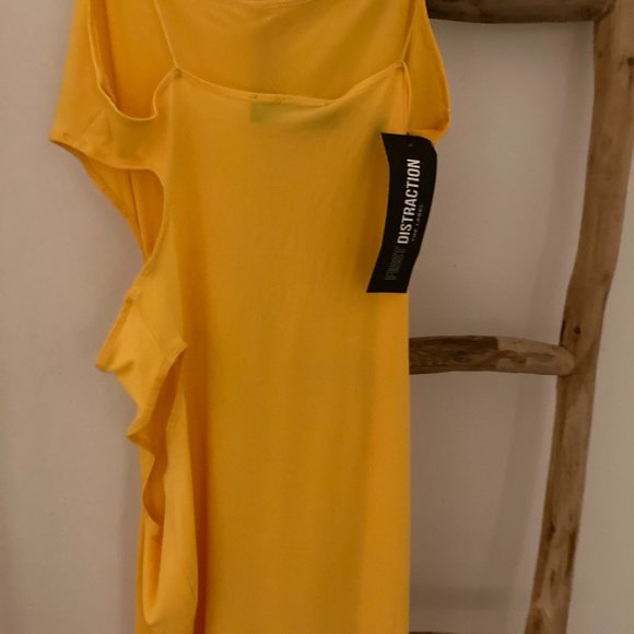 First Distraction The Label cut-out side midi dress with thigh slit in yellow - Picture 10 of 11